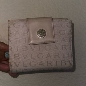 𝓑𝓥𝓛𝓖𝓐𝓡𝓘 Logomania canvas and leather bifold wallet in a pink and cream colorwa